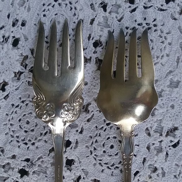 Antique Ornate Meat Forks Set of 2 Embossed Silver Plated Serving Flatware - Picture 6 of 8